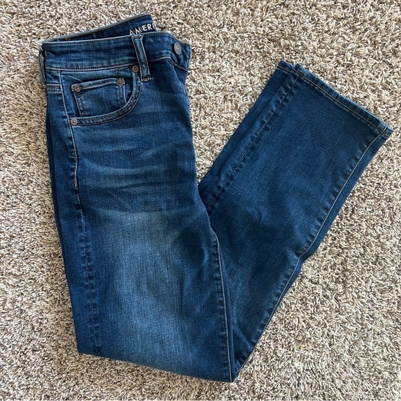 American Eagle Outfitters Denim - American Eagle Slim Straight Jean - Size 4